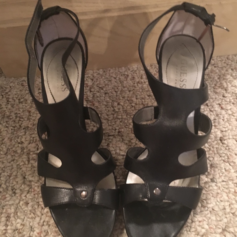 Black guess heels size 7.5
